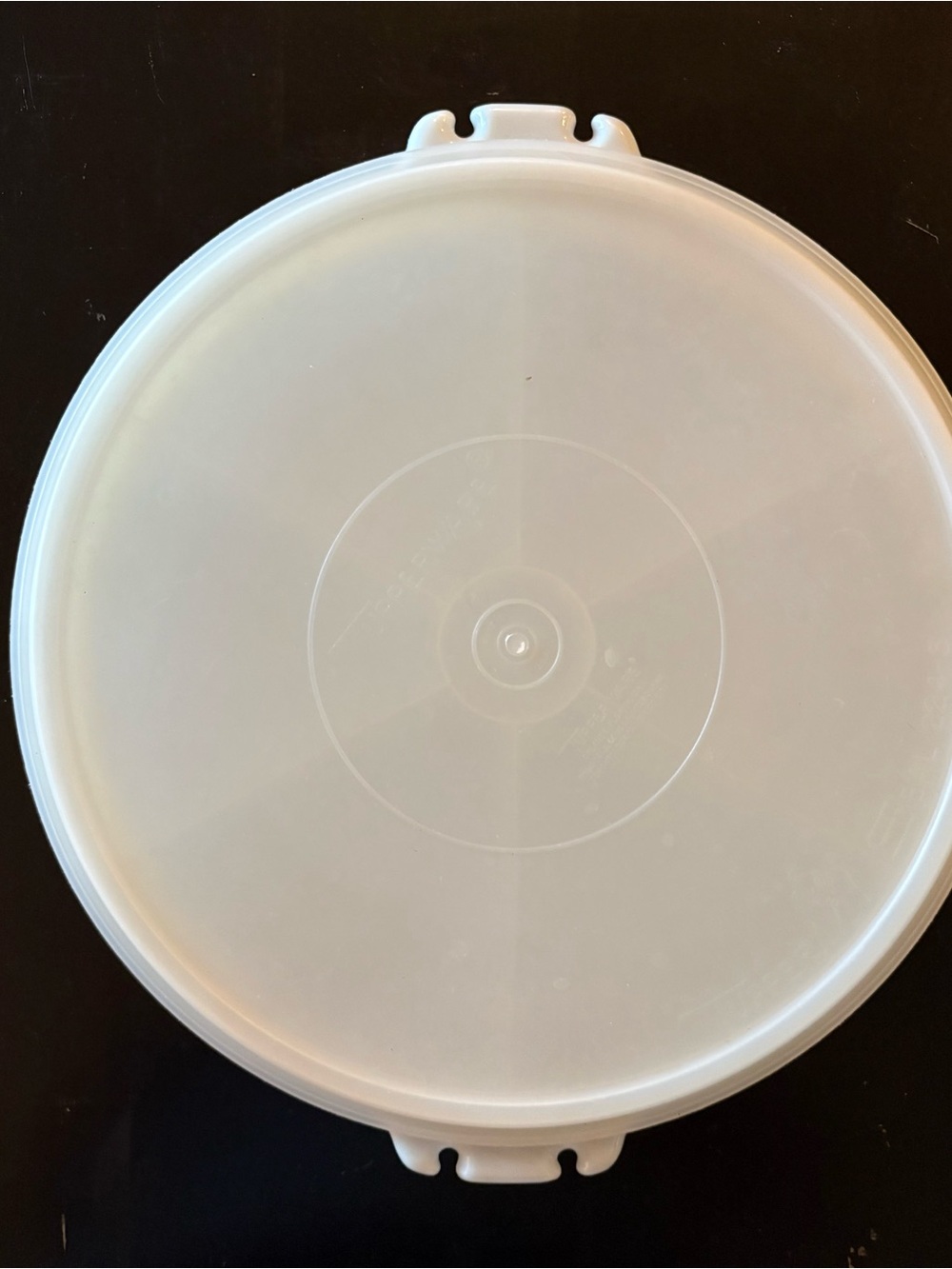 Tupperware Round White Appetizer/Snack Carryall, Vintage